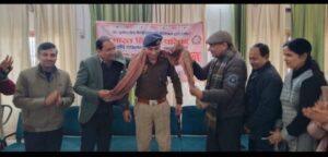 “विद्यार्थियों को सड़क सुरक्षा जानकारी और शपथ – श्री जी आर एस डी स्कूल”