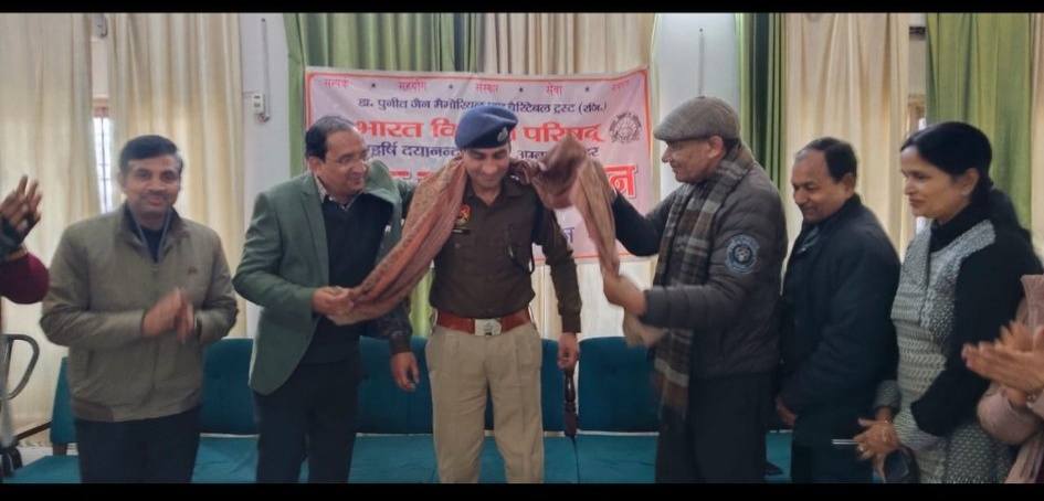 “विद्यार्थियों को सड़क सुरक्षा जानकारी और शपथ – श्री जी आर एस डी स्कूल”